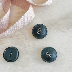 Vintage "leather" button -...