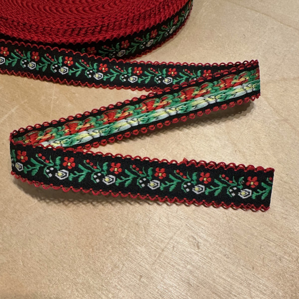 Embroidered webbing  2 cm...
