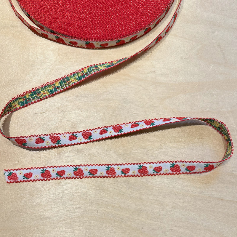 Embroidered webbing 1,5 cm...