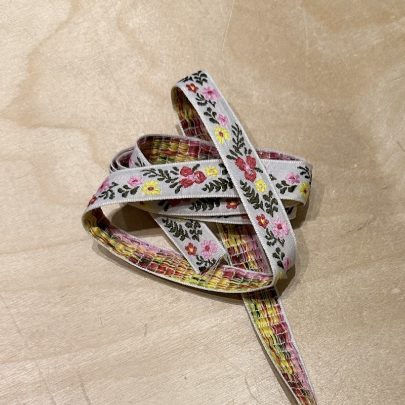 Embroidered webbing 2 cm...