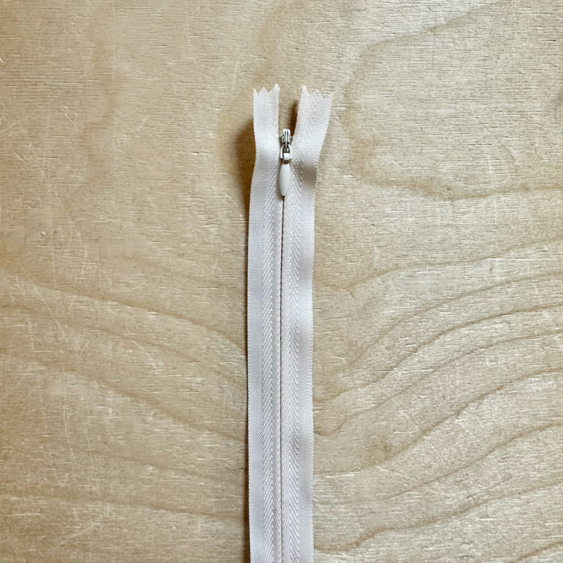 Invisible zipper - cream 55 cm