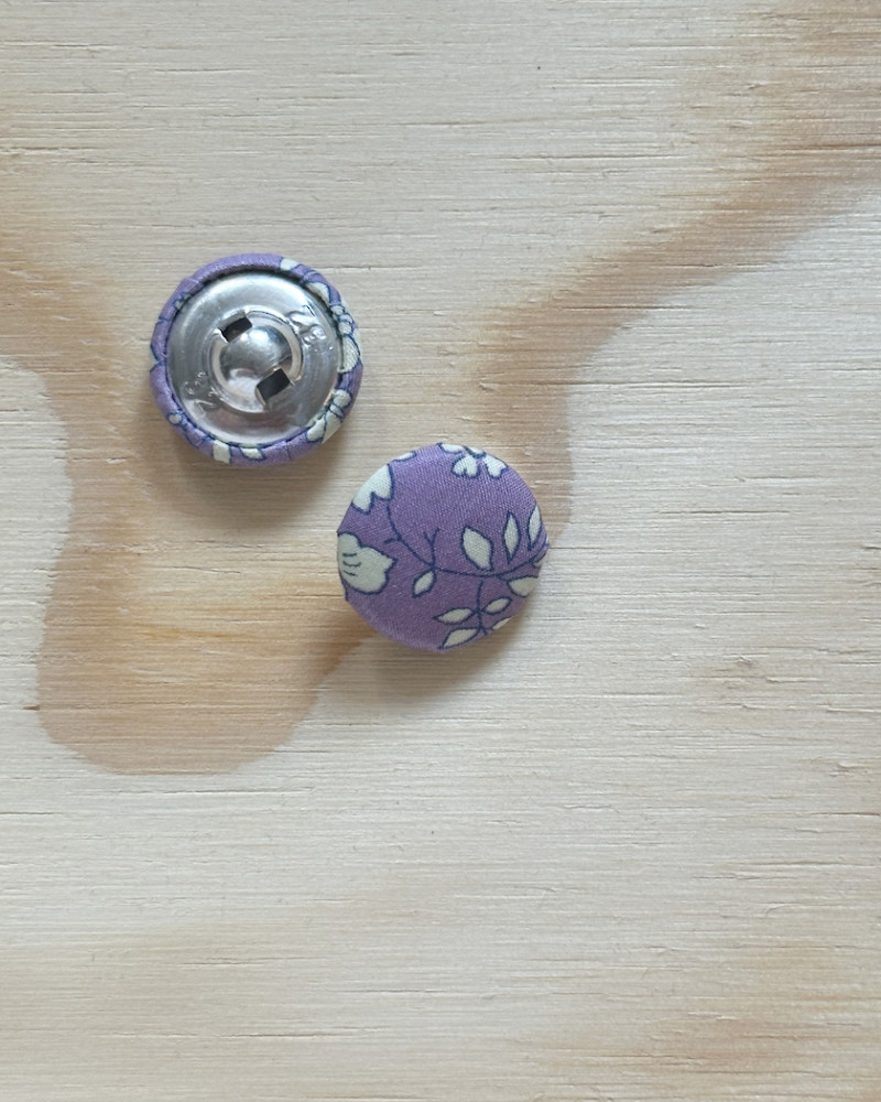 Stofbetrukken knap med...