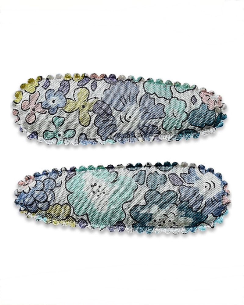 2 small hairclips with...