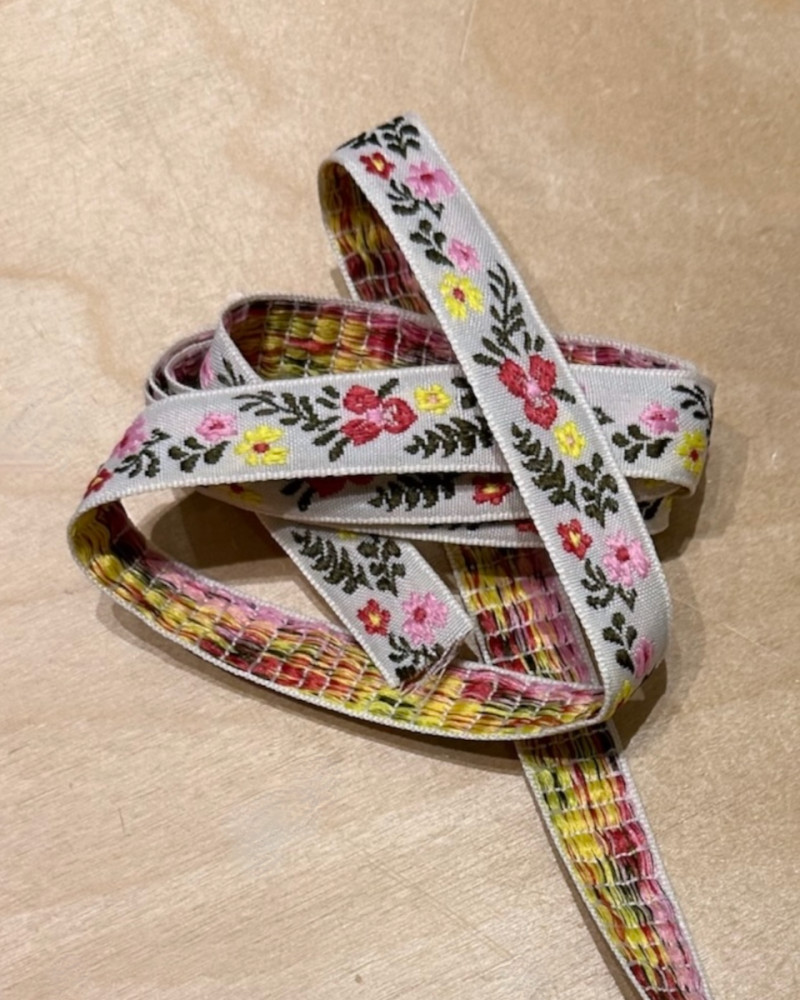 Embroidered webbing 2 cm...