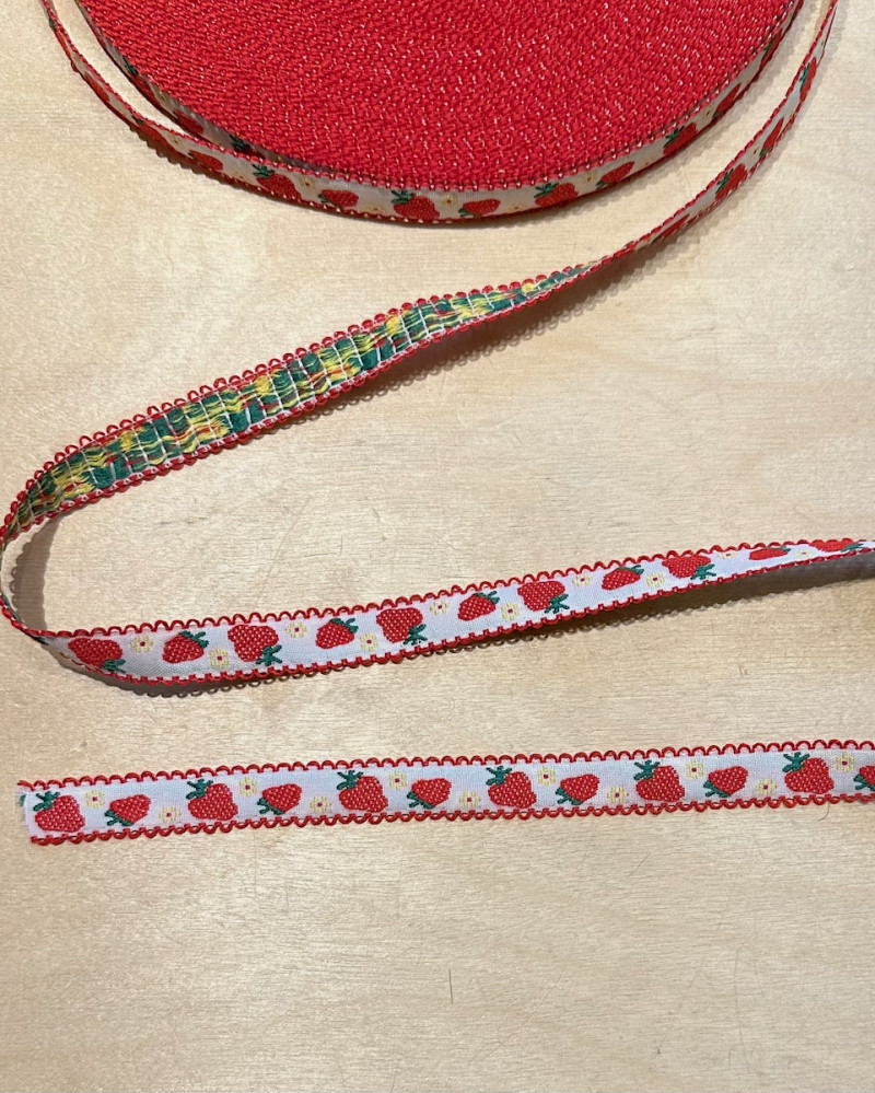 Broderet bånd 1,5 cm -...