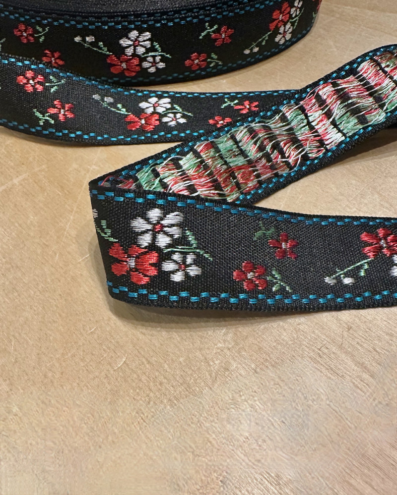 Embroidered webbing 3 cm...