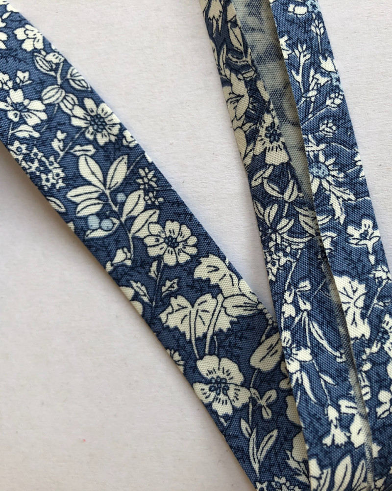 Bias binding floral - blue