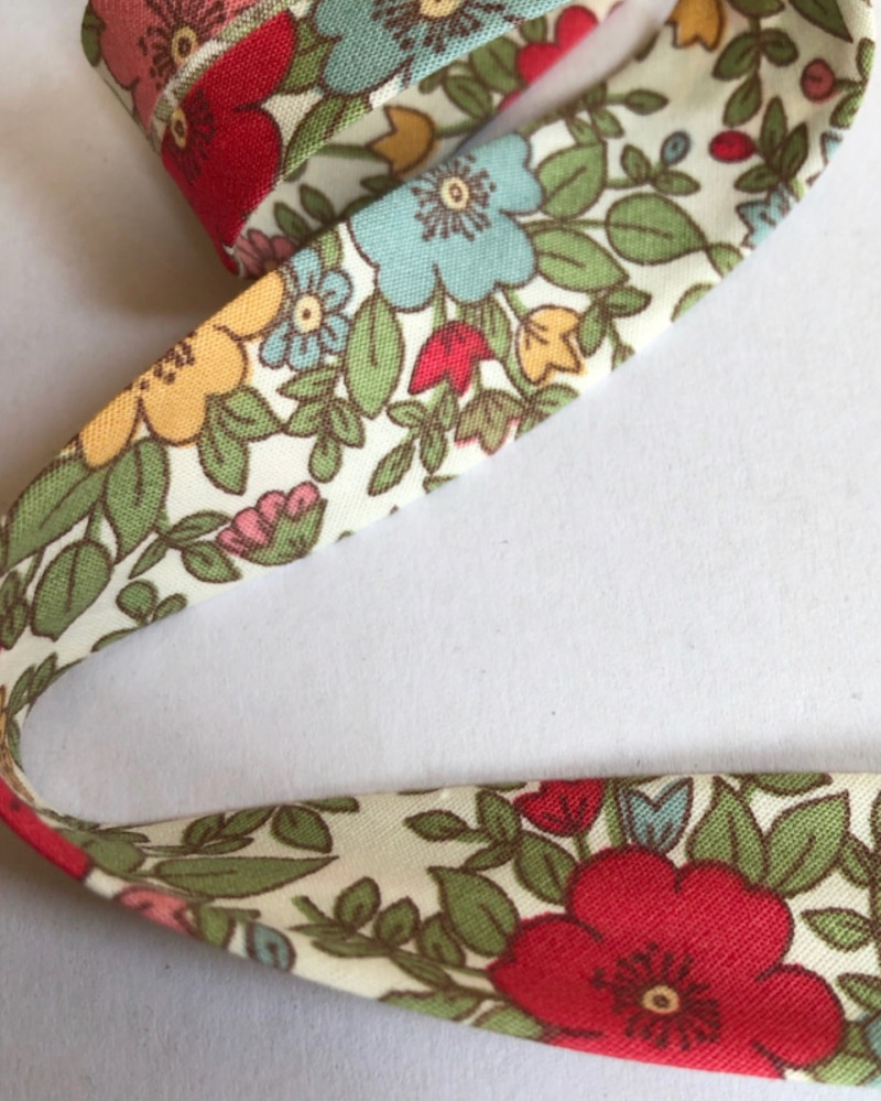 Bias binding floral - red