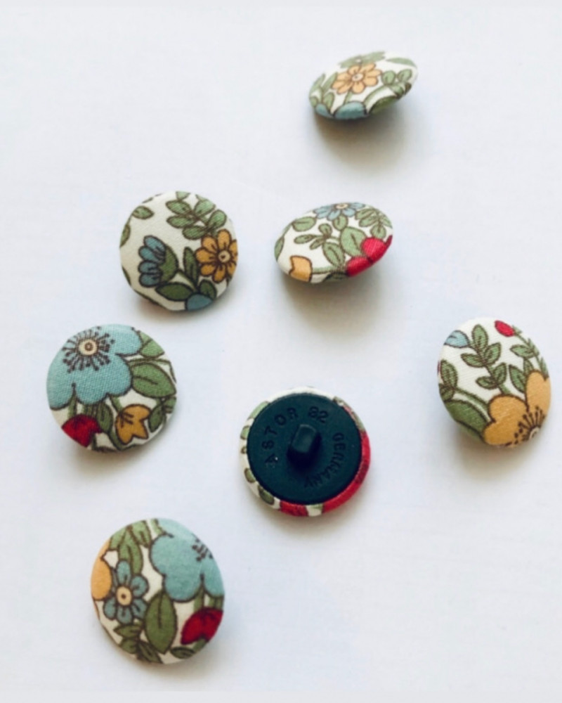 Stofknap med blomster - rød...