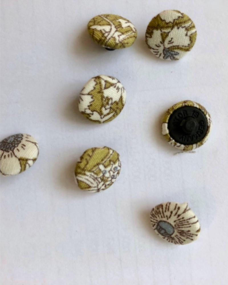 Stofknap med blomster -...