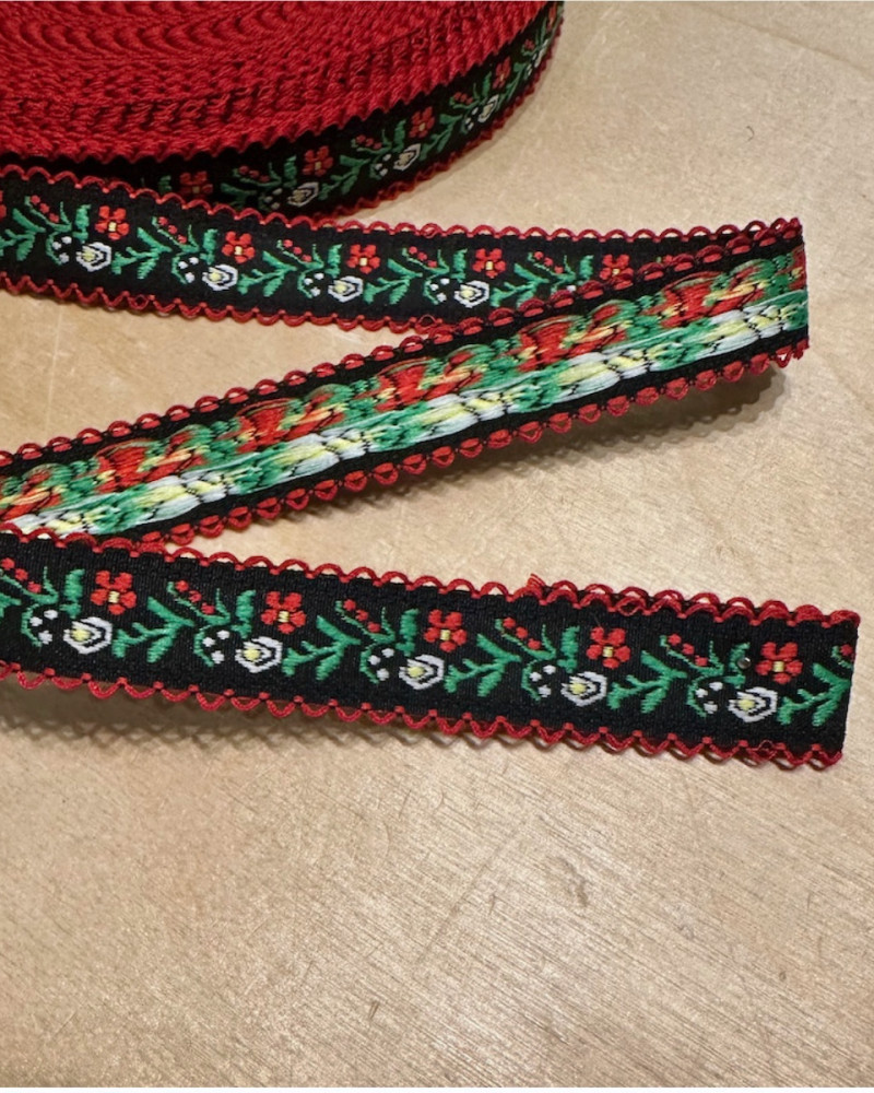 Broderet bånd 2 cm - sort...