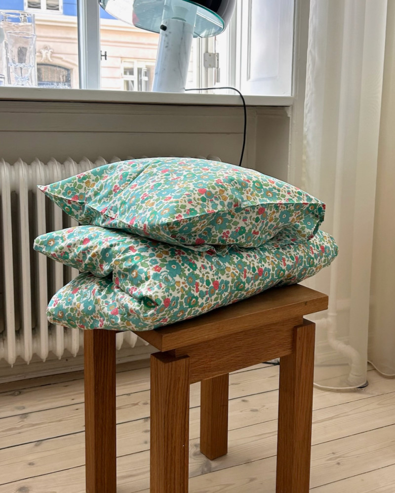 Juniorsengetøj i Liberty...