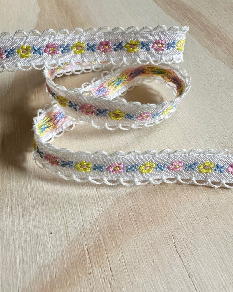 Broderet bånd 1,2 cm - ecru...