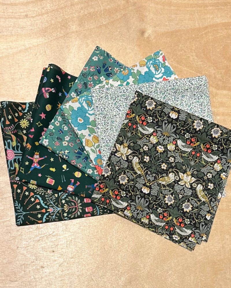 6 p. Liberty fabric squares...