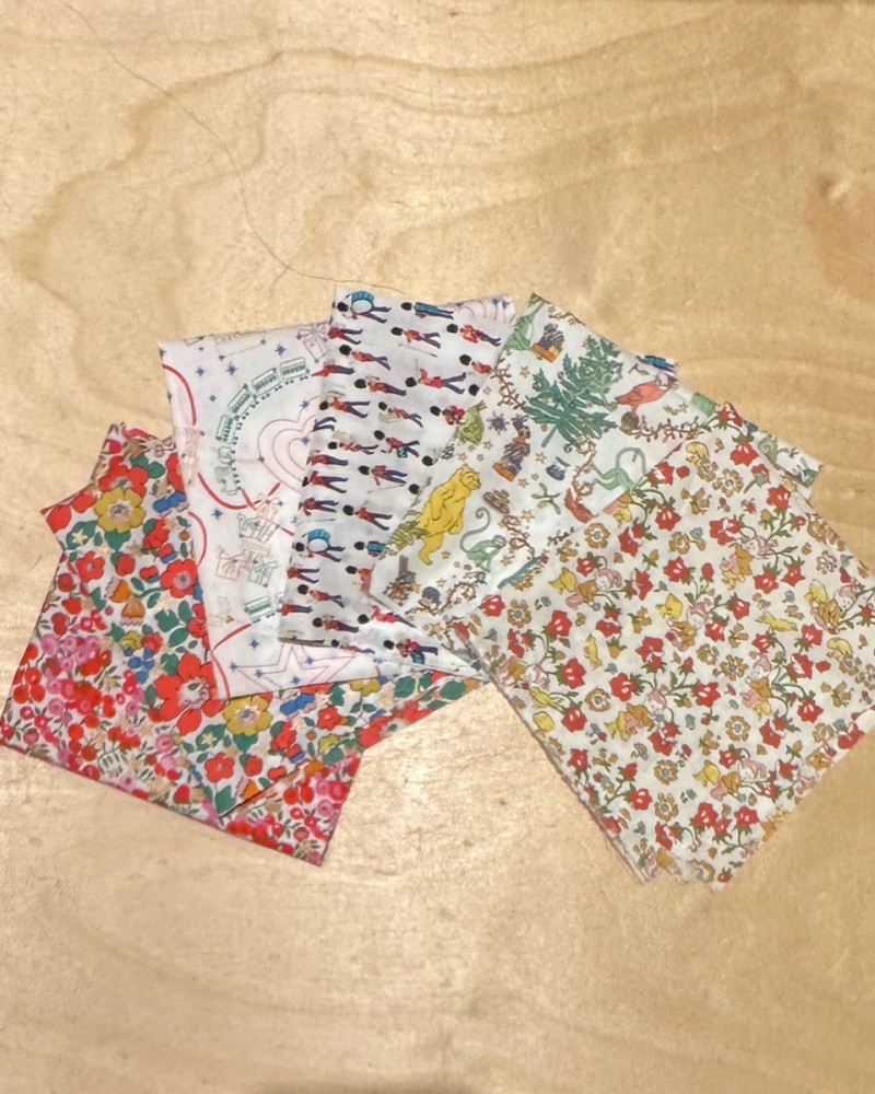 6 p. Liberty fabric squares...