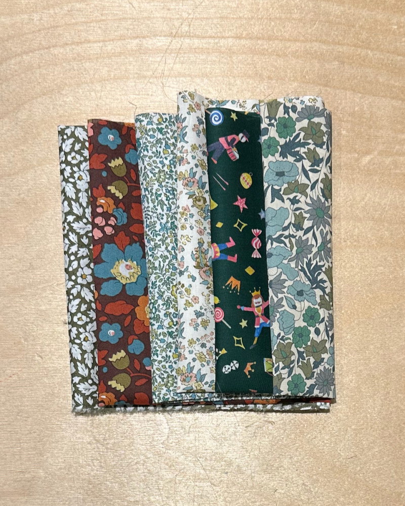 6 p. Liberty fabric squares...
