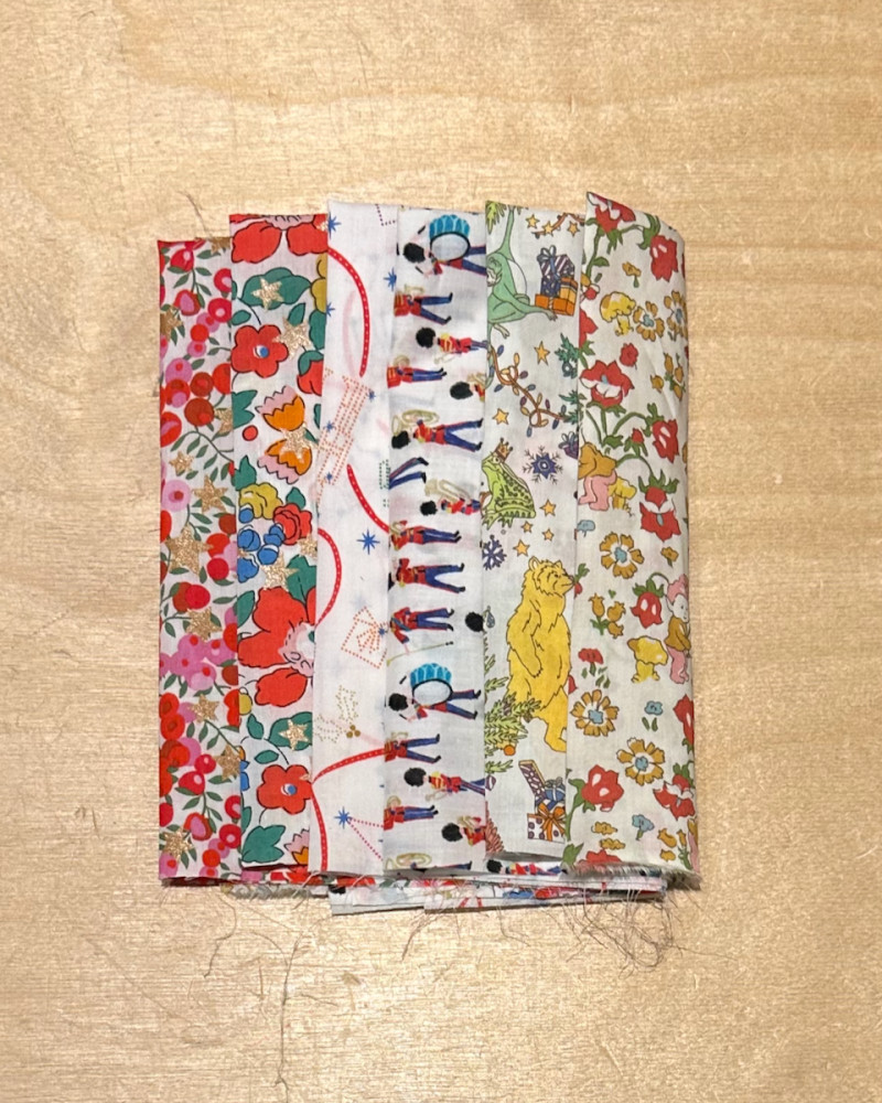 6 p. Liberty fabric squares...