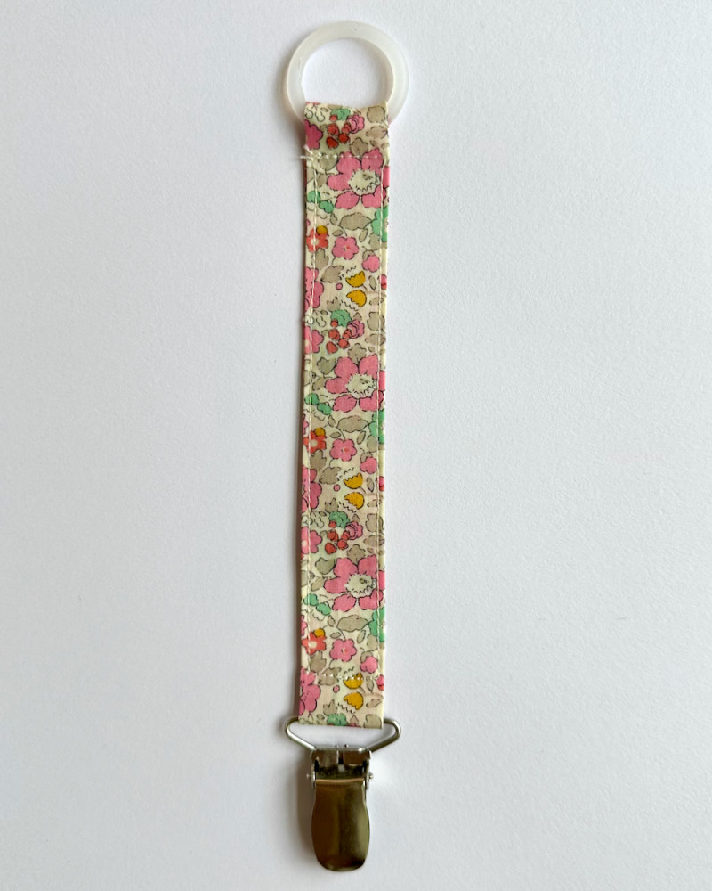 Suttesnor med ring i...