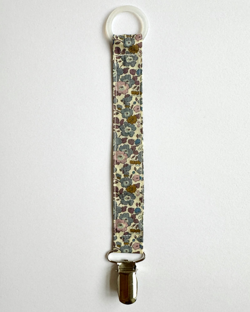 Suttesnor med ring i...