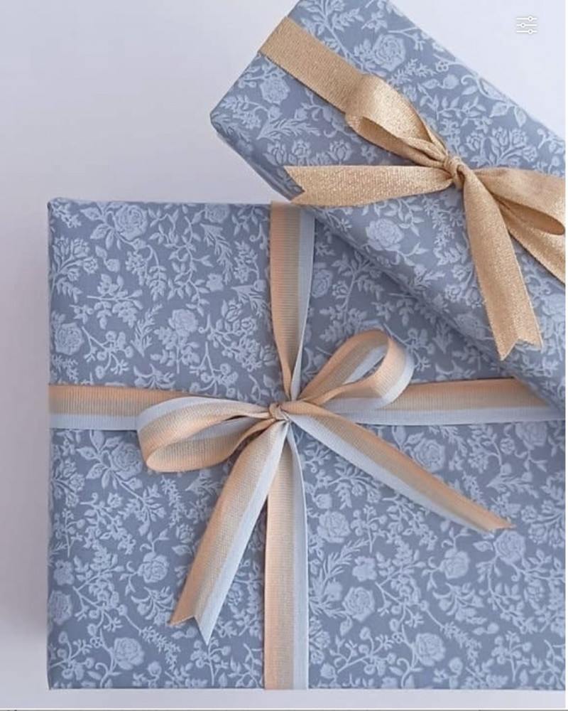 Gavepapir med blomster 9 m...