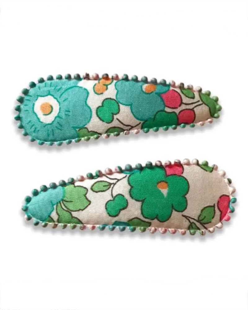 2 small hairclips with...