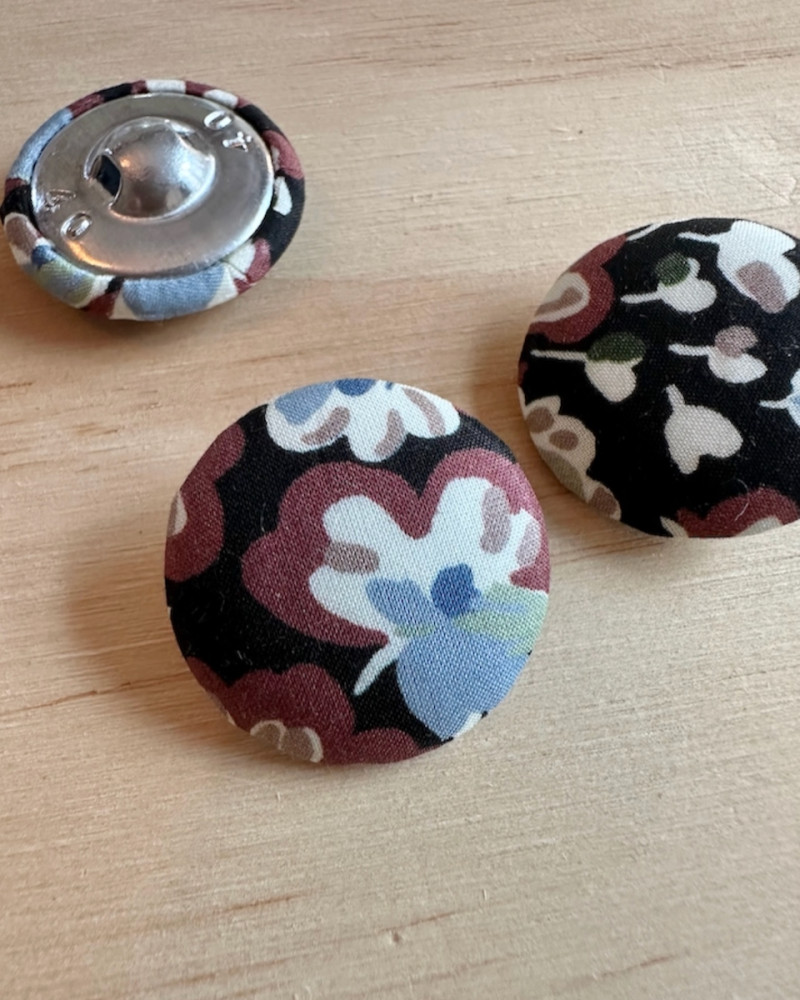 Stofbetrukken knap med...