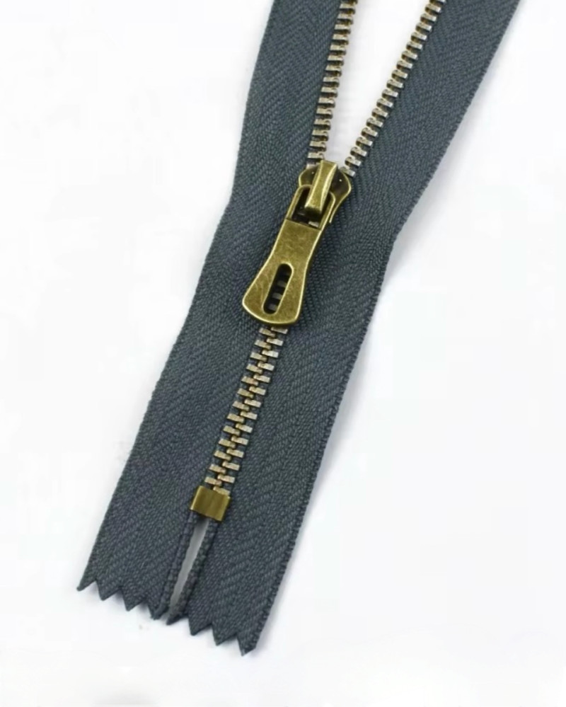 Zipper "antique" closed-end...