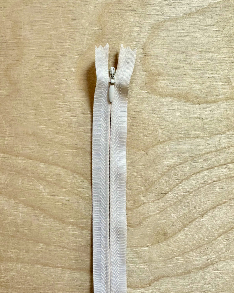 Invisible zipper - cream 55 cm