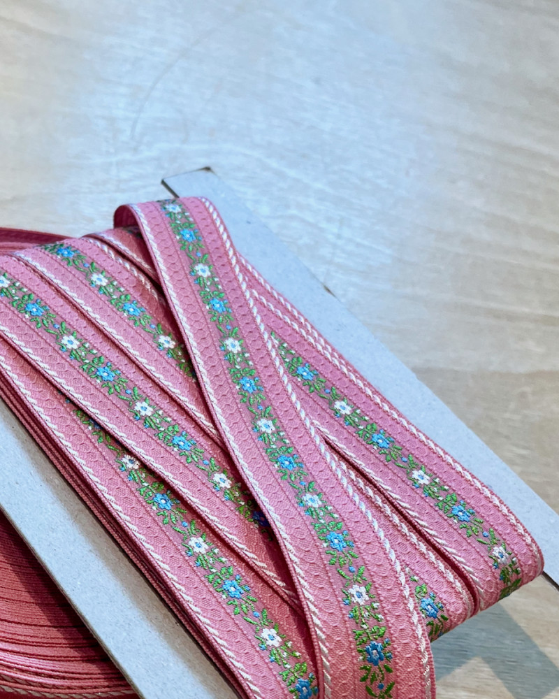 Embroidered webbing 2,7 cm...