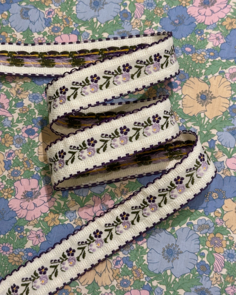 Embroidered webbing 2,5 cm...