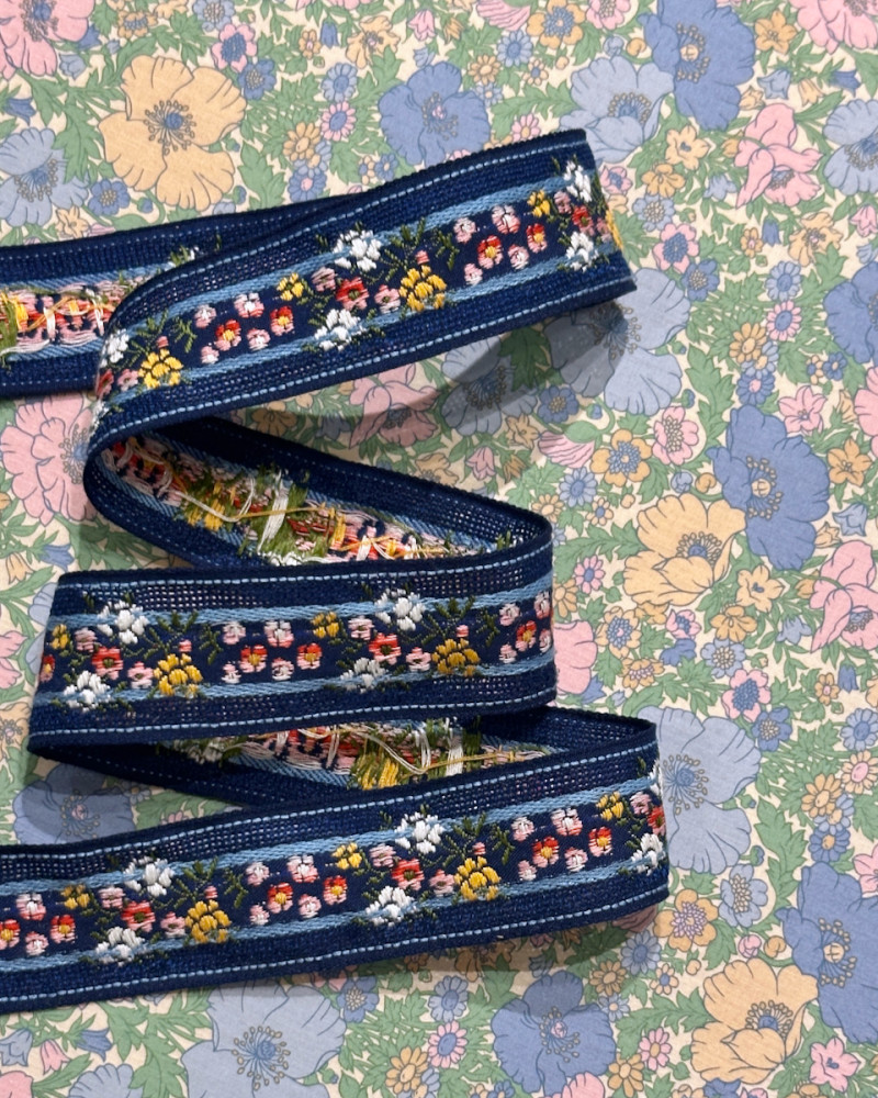 Broderet bånd 3 cm jacquard...
