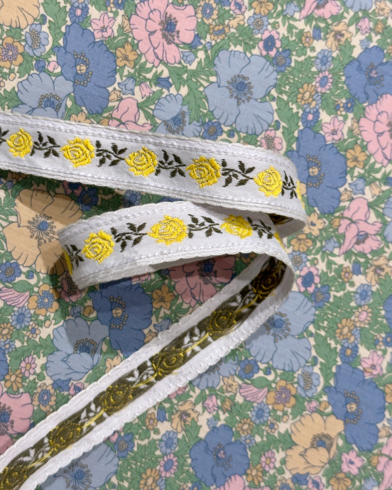Embroidered webbing 2,3 cm...