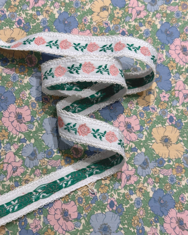 Embroidered webbing 2,3 cm...