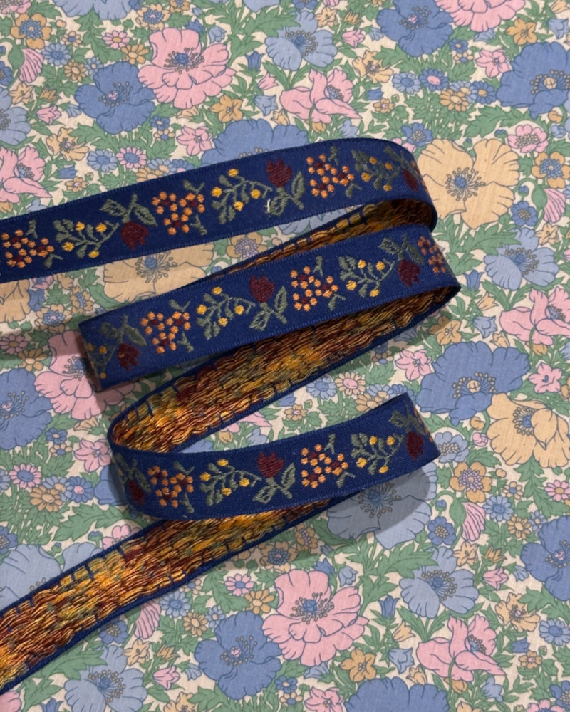 Broderet bånd 2 cm - blå...