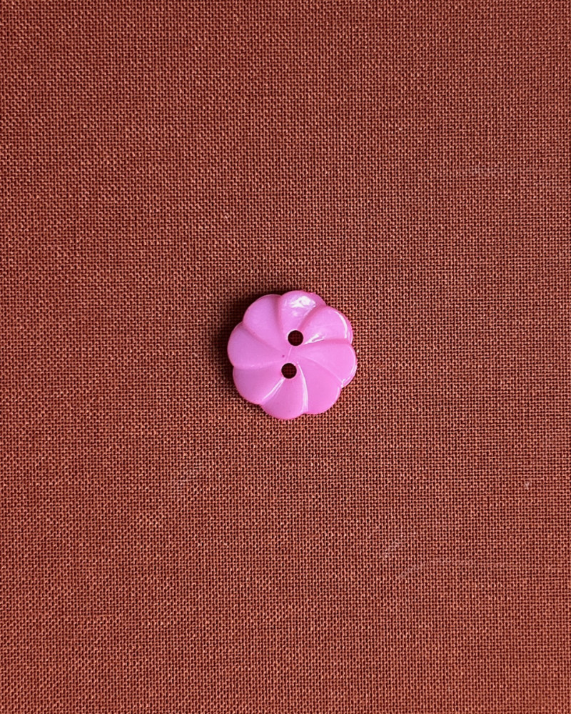 Button plastic flower shape...